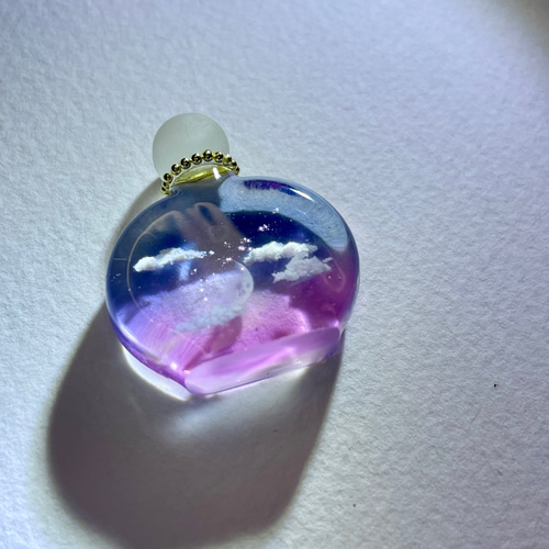 受注制作】幻想レジン-空を閉じ込めたミニ香水瓶 その他インテリア雑貨