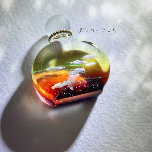 受注制作】幻想レジン-空を閉じ込めたミニ香水瓶 クリスマス