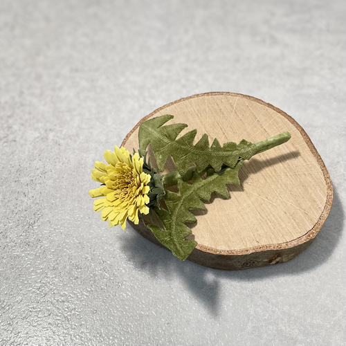 布花_葉っぱと小花 布花黄色いお花とギザギザ葉っぱ、可愛いたんぽぽのコサージュ