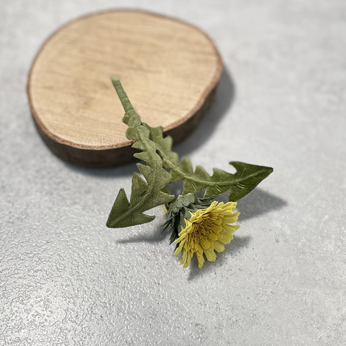 布花黄色いお花とギザギザ葉っぱ、可愛いたんぽぽのコサージュ