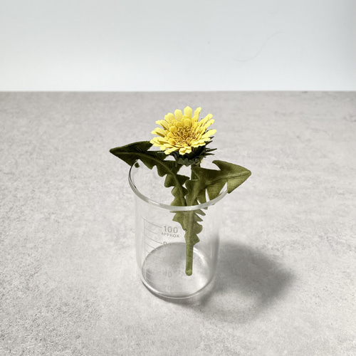 布花_葉っぱと小花 布花黄色いお花とギザギザ葉っぱ、可愛いたんぽぽのコサージュ