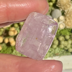 ライラックピンク♢キャッツアイ効果♢クンツァイト ルース 05 天然石 天然色 3枚目の画像