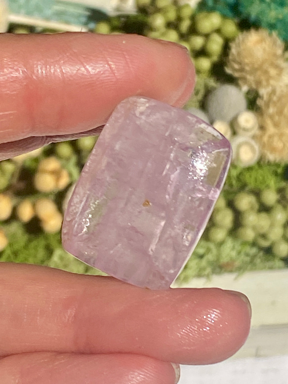 ライラックピンク♢キャッツアイ効果♢クンツァイト ルース 05 天然石 天然色 3枚目の画像