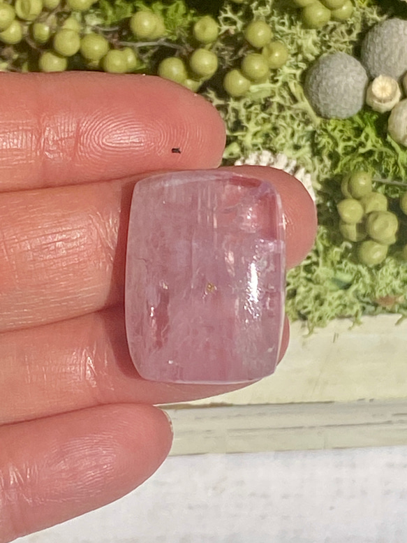 ライラックピンク♢キャッツアイ効果♢クンツァイト ルース 05 天然石 天然色 2枚目の画像