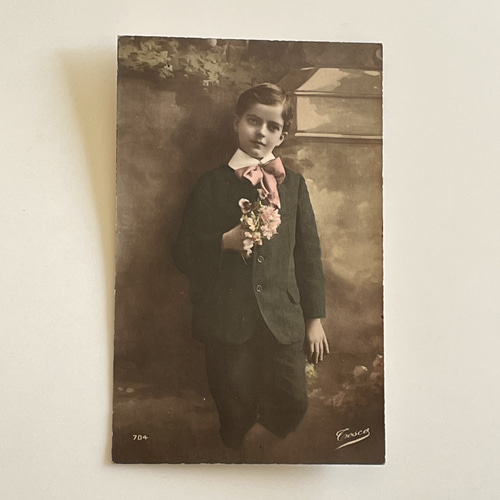 アンティークポストカード｜花を持つ少年 ポートレート（フランス