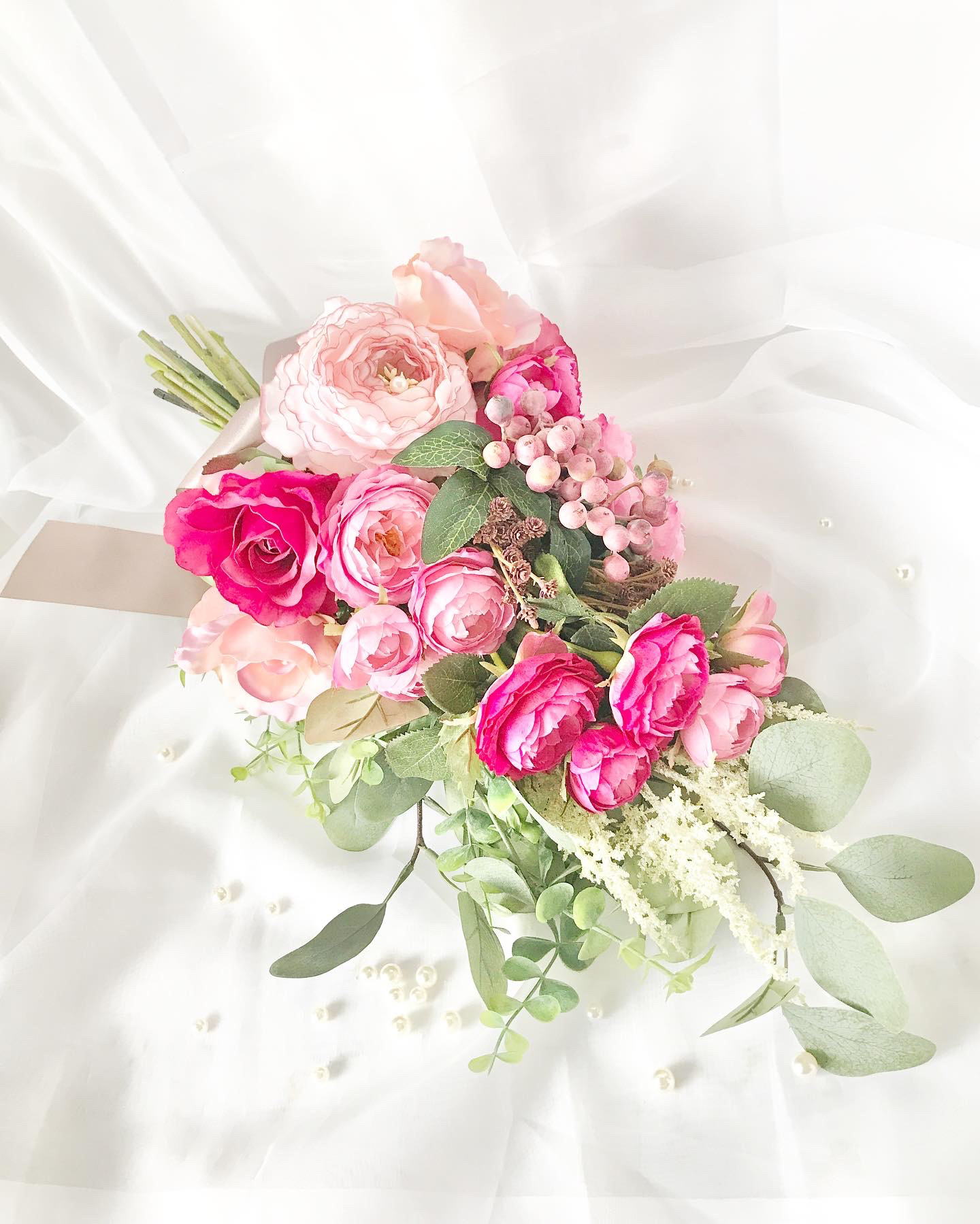 たくさんのバラのロングクラッチブーケ