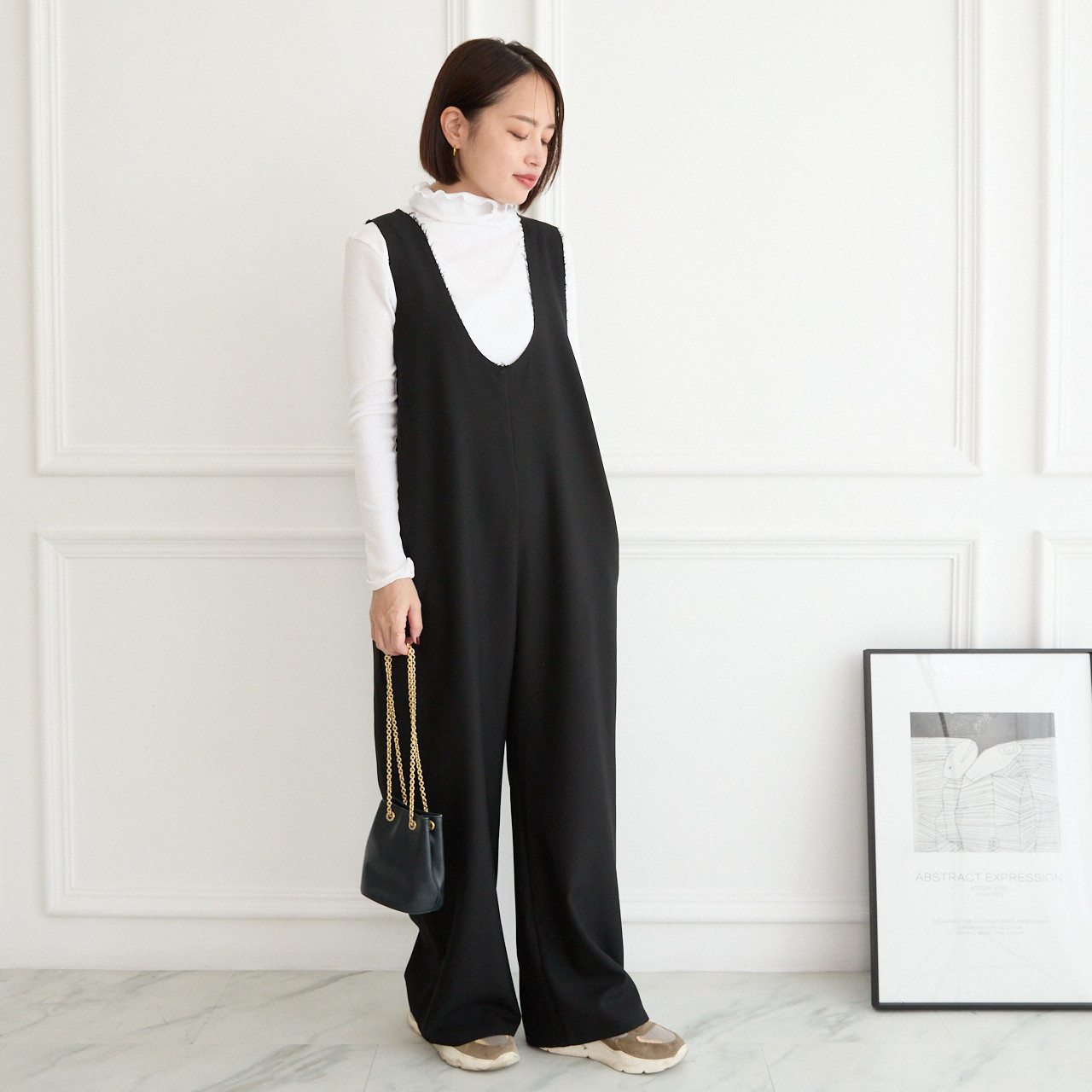 シワになりにくい 深めのUネック サロペット　ブラック　0717BK