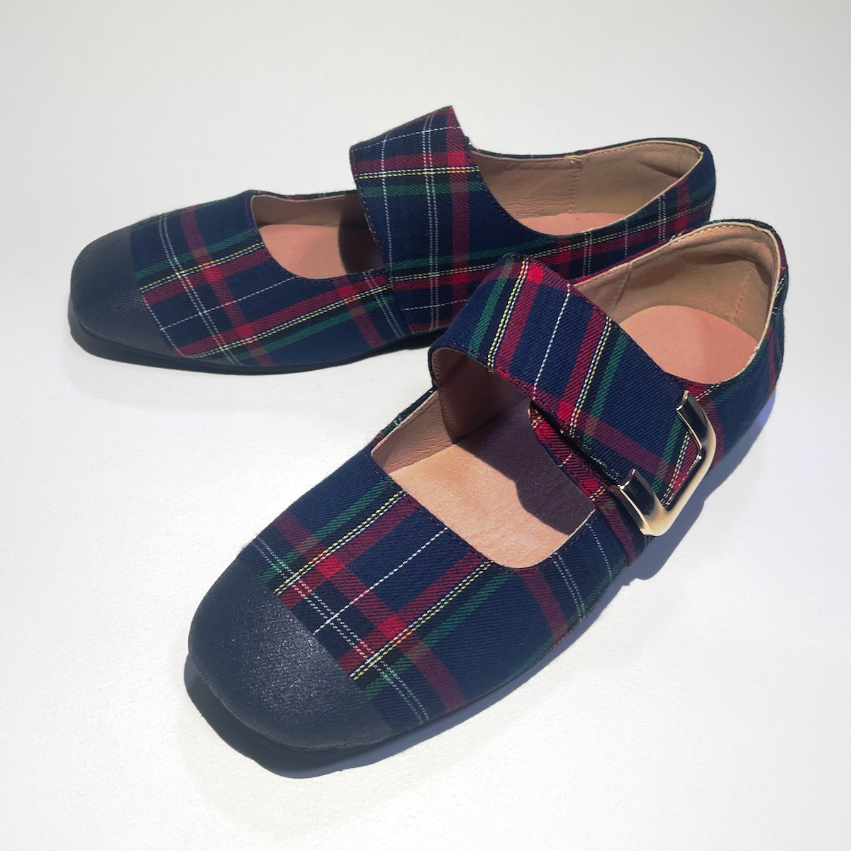 ストラップ付き軽量フラットパンプス (タータンチェックx ブラック) メリージェーンシューズ
