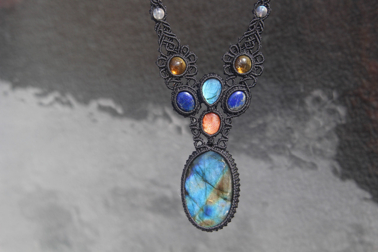 マルチカラーラブラドライト　サンストーン　ラピスラズリ　シトリン　マイクロマクラメ　ネックレス