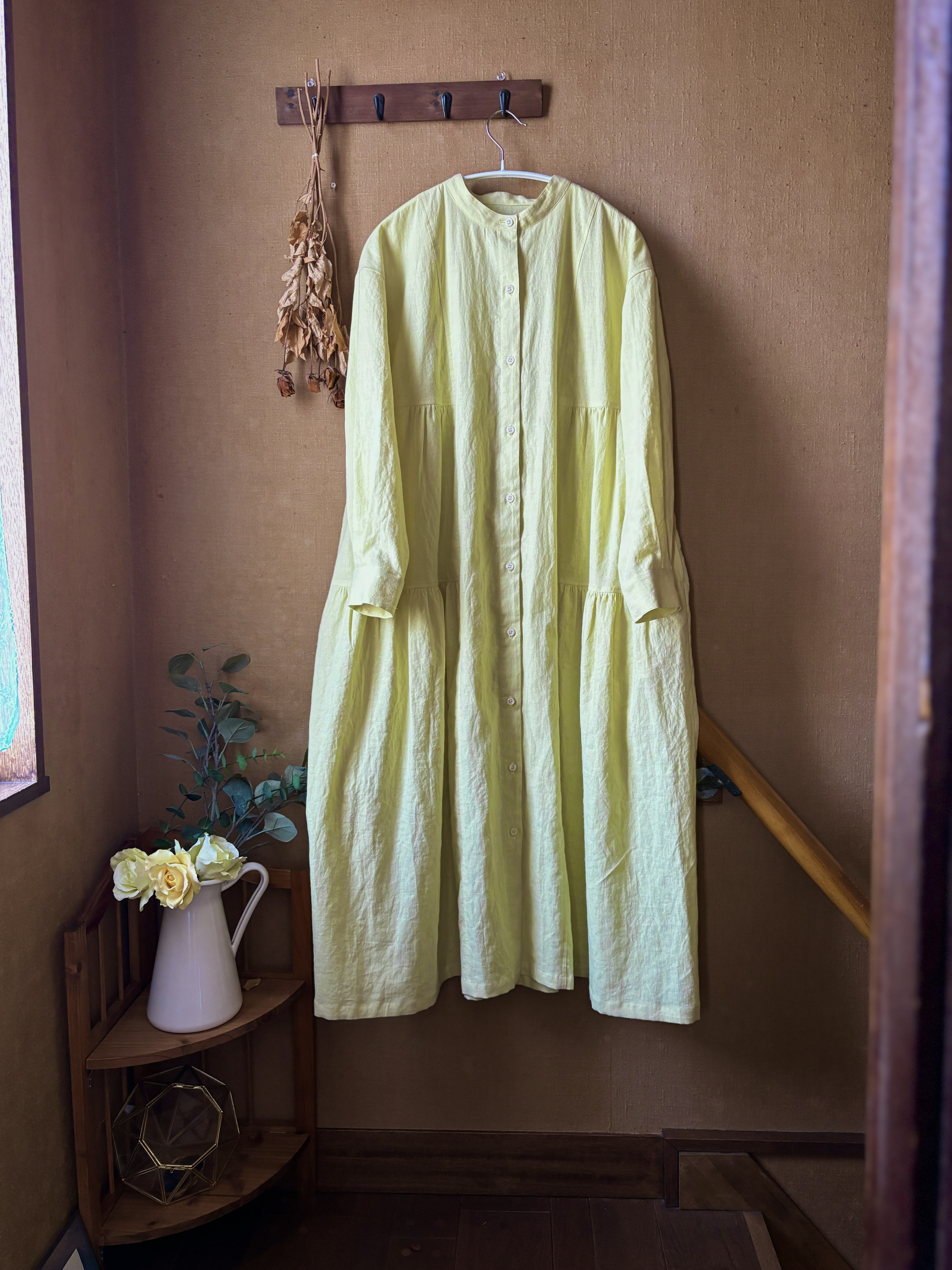 くすみイエローのティアードワンピース