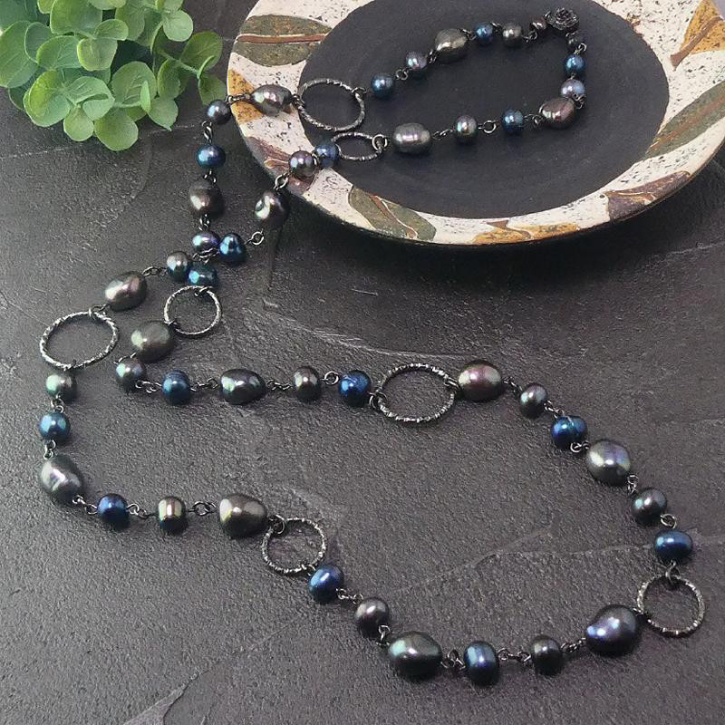 淡水パールネックレス「藍とメタリックオリーブ」メタリックオリーブ　ネイビー　ロングネックレス　パール　一点もの