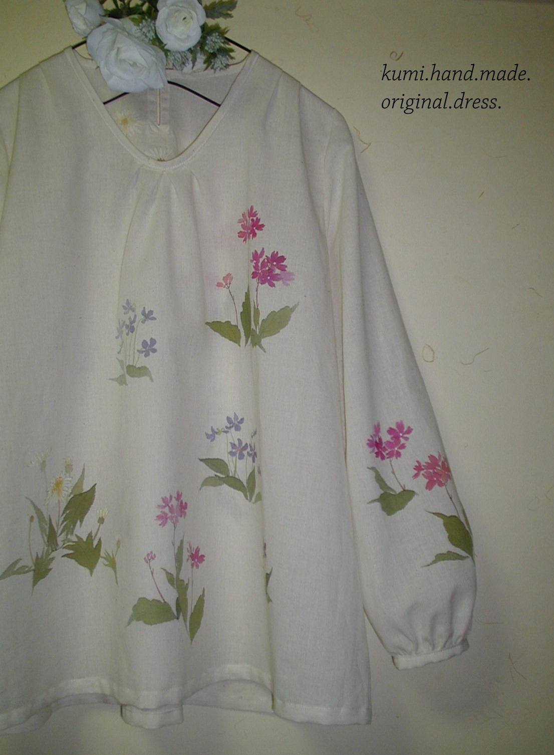 ふんわり優しいコットンリネン、京友禅染めの素描、桜草、すみれ、たんぽぽのブラウス、スカーフプレゼント付き、ハンドメイド