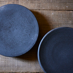 黒のリバーシブルプレートM　マット　高台皿 7枚目の画像