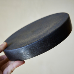 黒のリバーシブルプレートM　マット　高台皿 9枚目の画像