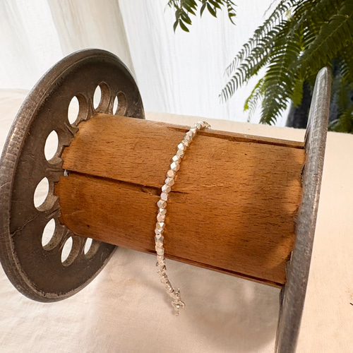 ギフトに最適】ユニセックスカレンシルバーキューブカットブレスレット