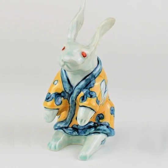 古赤絵波兎文様 うさぎ陶人形（山吹色・大）一品限り【陶祥窯・有田焼】