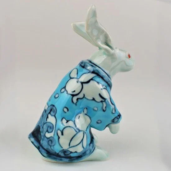 古赤絵波兎文様 うさぎ陶人形（浅葱色・小）【陶祥窯・有田焼】