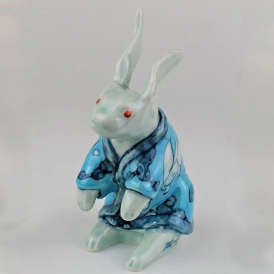 古赤絵波兎文様 うさぎ陶人形（浅葱色・小）【陶祥窯・有田焼】