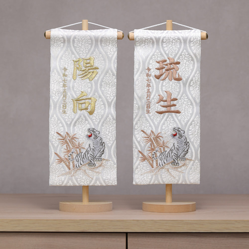 コンパクト飾り】ちょこんと鯉飾りも付いて可愛いけど本格的な兜飾り