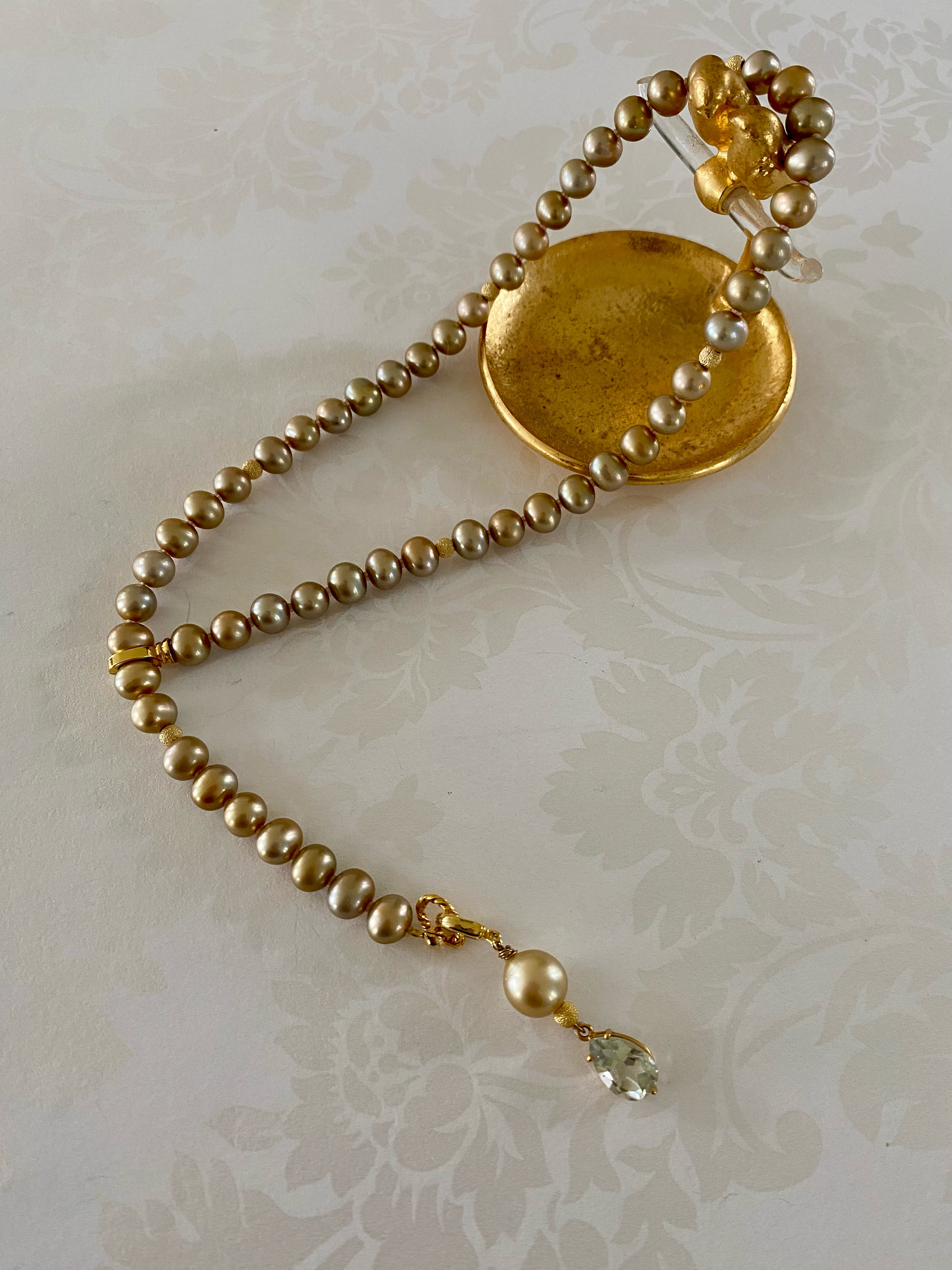 ゴールドカラー淡水パールネックレス