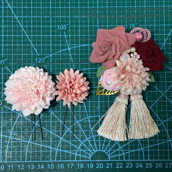七五三 髪飾り バラ コサージュリボン つまみ細工 3歳 7歳 15枚目の画像