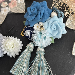 七五三 髪飾り バラ コサージュリボン つまみ細工 3歳 7歳 6枚目の画像