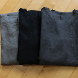 リネン100%の背中がポイントの台形シルエット、ワンピース　チャコールグレー　ラスト1枚 7枚目の画像