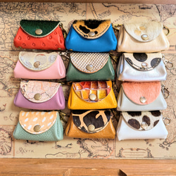 ぐしぐし手縫い＊瑠璃色ブルーとカウ柄ハラコの本革ギャルソン  