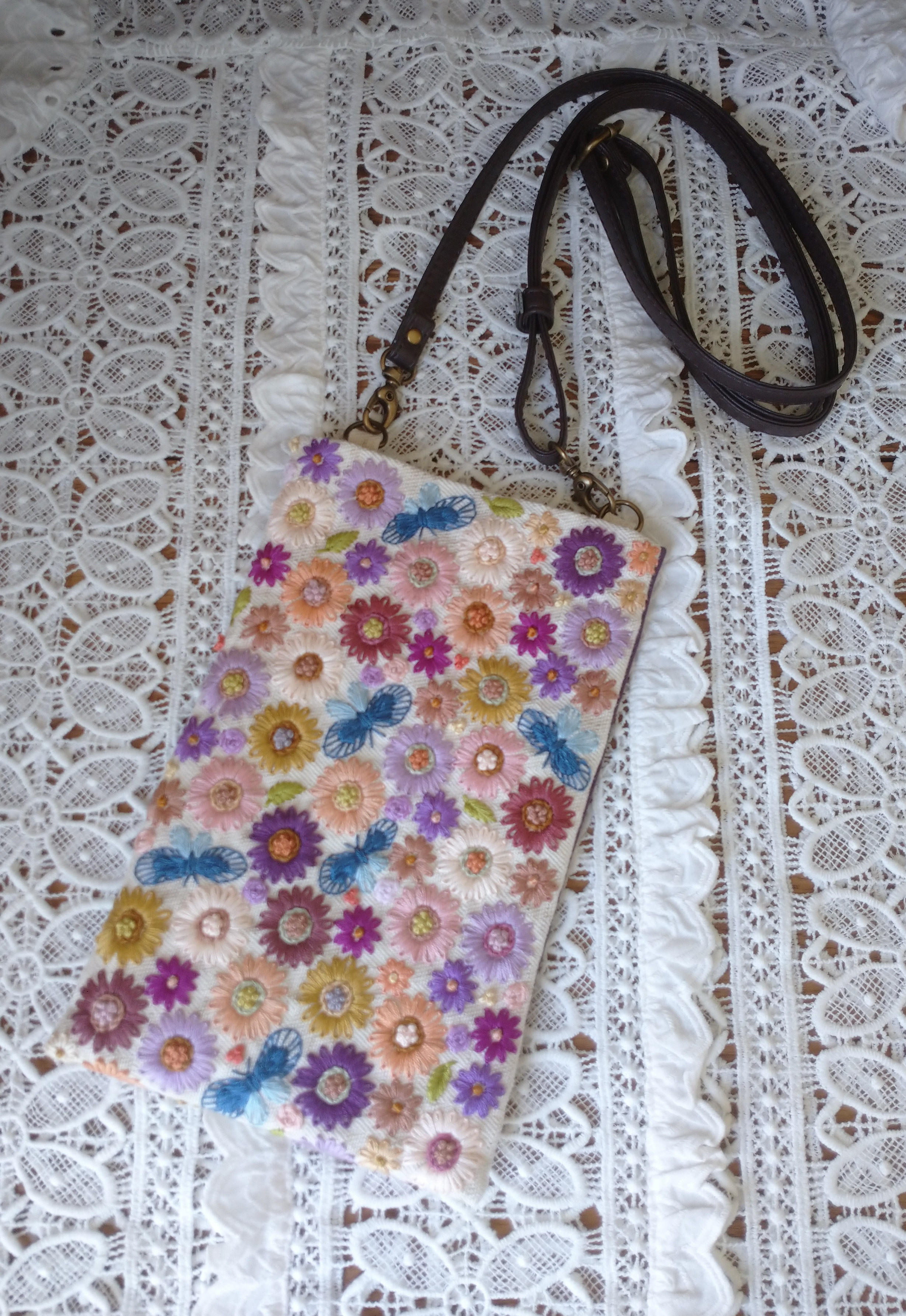 手刺繍 野に咲く花 花々 ボタニカル ミニポシェット スマホショルダー サコッシュ パープル＆ピンク系