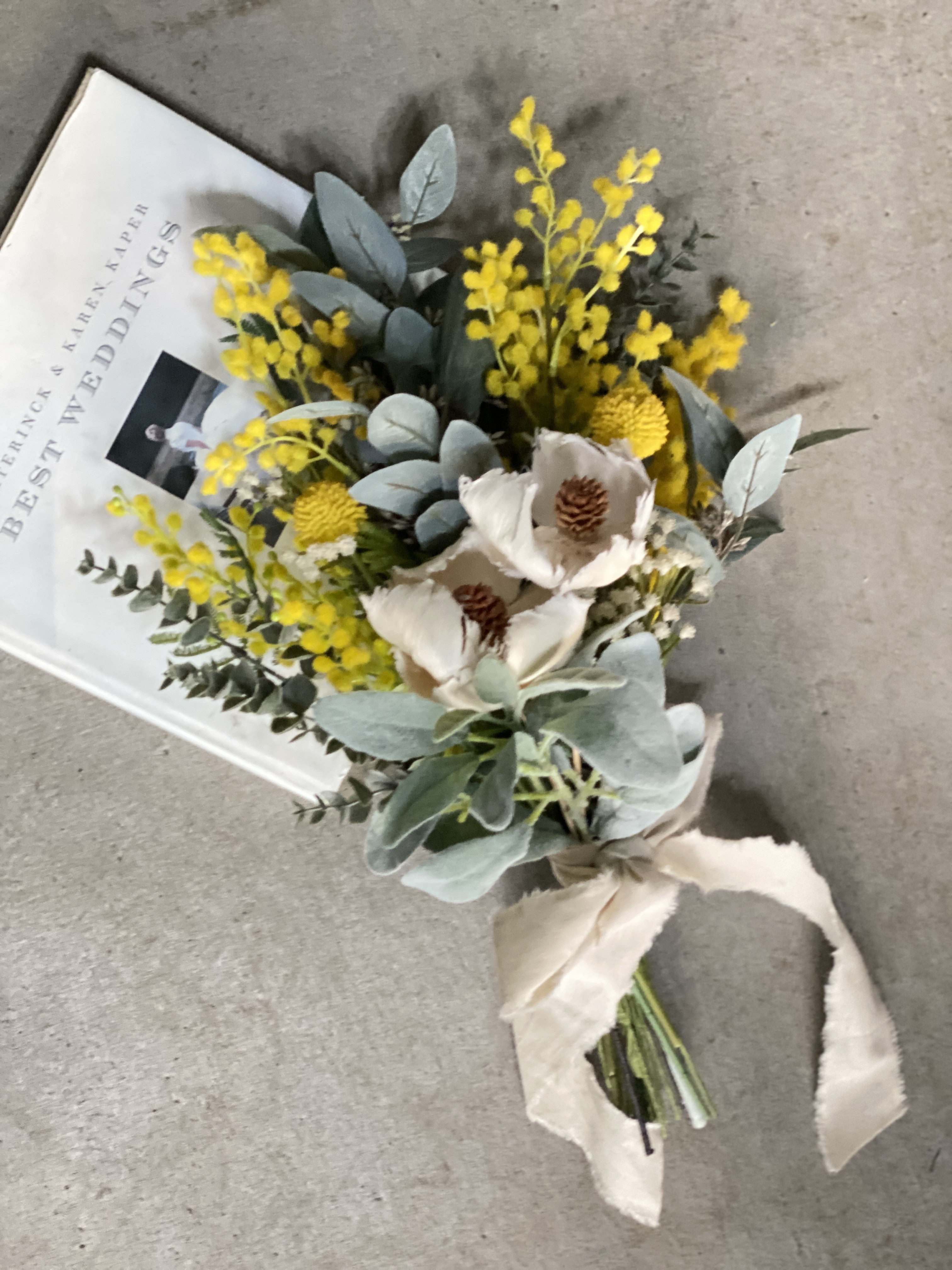 大人気黄色ミモザウェディングブーケ　ブーケ　ミモザブーケ　幸運カラー黄色ブーケ