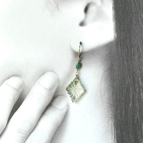 539/14kgfカービンググリーンアメジストと粒粒ピアス 14kgfピアス◼︎ローゼンジカービンググリーンアメジスト×エメラルド