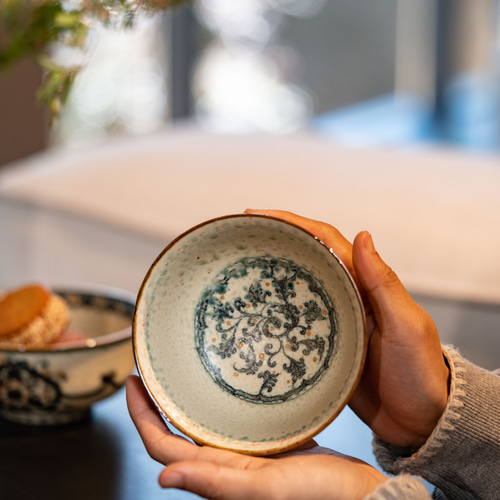 中国　唐　越州窯　青磁　葵花形貼花　茶碗　輪花碗　時代箱　V　R7780 中国 唐 越州窯 青磁 葵花形貼花 茶碗 輪花碗 時代箱 V R7780