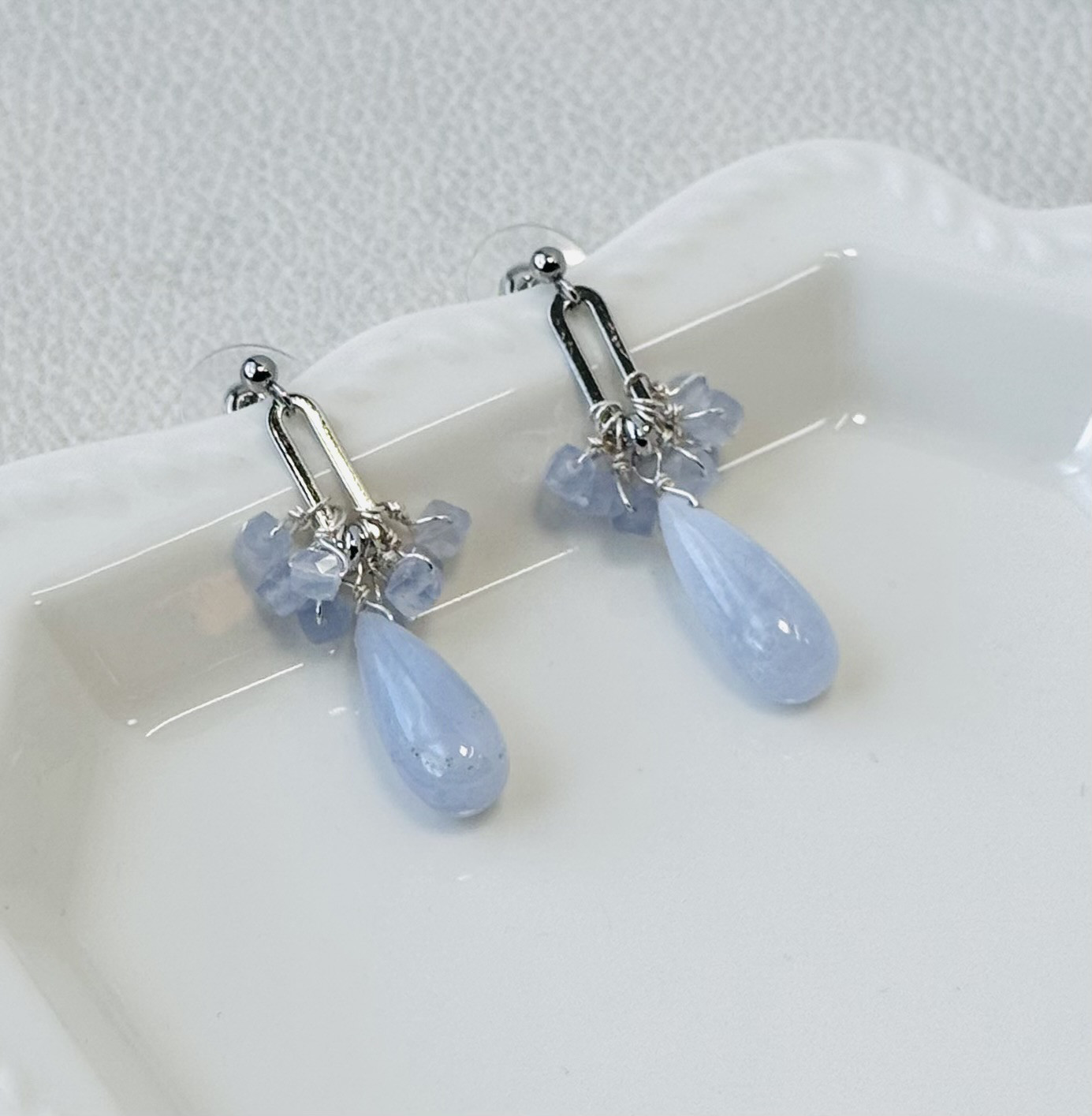 ブルーレースアゲートのドロップピアス