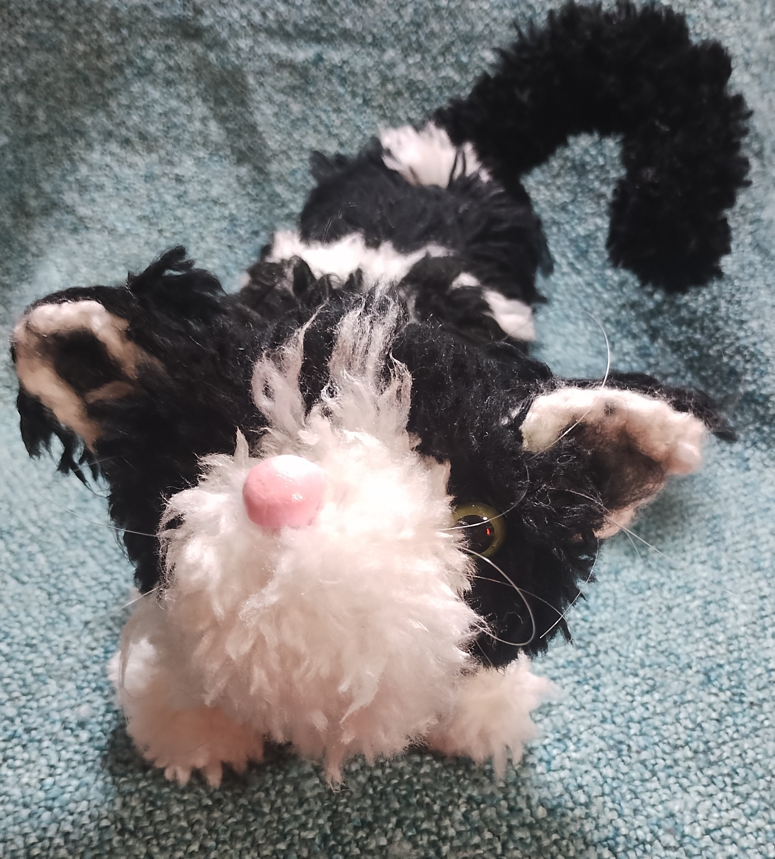 【受注制作】編みぐるみ猫（ハチワレ）