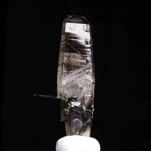 天然 エジリン スモーキークォーツ エジリン輝石 8g 鉱物 標本「強力な