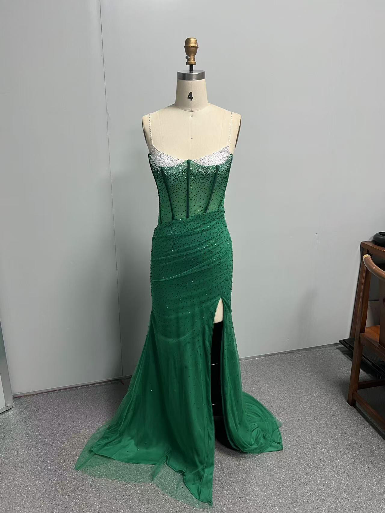 送料無料　チュール　ストーン　おしゃれ　短いトレーン　激安　緑　チューブトップ　高品質　チュール　カラードレスブライダル