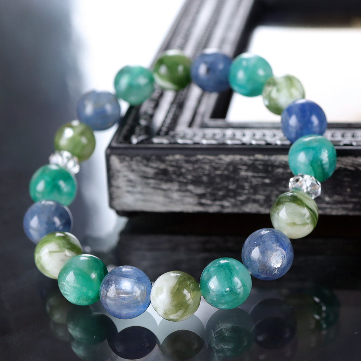 カイヤナイトインフックサイトとカイヤナイトインフックサイトシリカとフックサイトシリカの 雲母を集めた 天然石ブレスレット