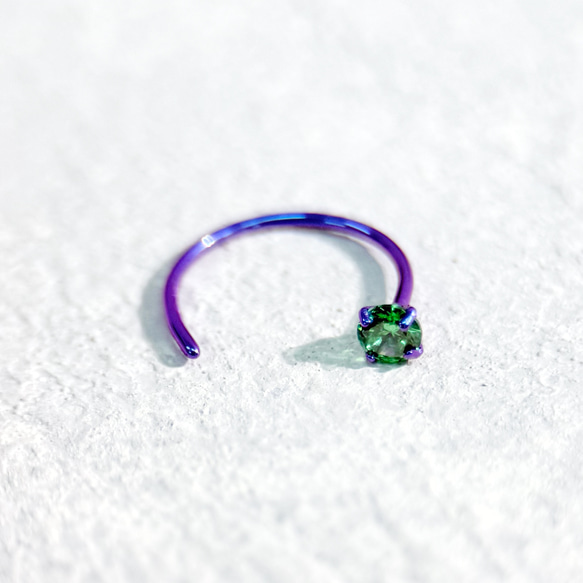 キャッチレス 色と石を選べるチタン製ピアス 結 3枚目の画像