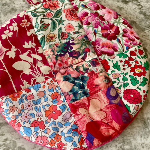 【micknnieさま】パッチワーク　ポットカバー ティーポットカバー＋ポットマット パッチワーク レッド系 2529 ポット