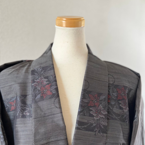 未使用  手織の大島紬  反物       手作りに♪( ´▽｀) 本場大島紬 作務衣 純手織り未使用反物仕立て 商標有 艶やか華模様