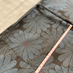 大島紬　着物リメイク　作務衣　古典花模様　横双　和のお洒落上衣　シルク上着　簡単和服 9枚目の画像