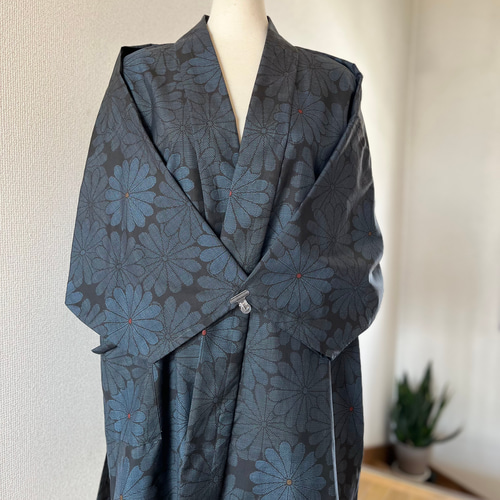 白大島紬　作務衣（上衣）着物リメイク　菊模様　現品のみ　和のお洒落上衣　シルク