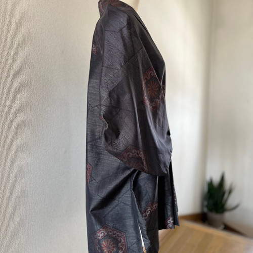 白大島紬　作務衣（上衣）着物リメイク　菊模様　現品のみ　和のお洒落上衣　シルク 大島紬 作務衣 シルク 現品限り 男女兼用可能 お洒落さんの