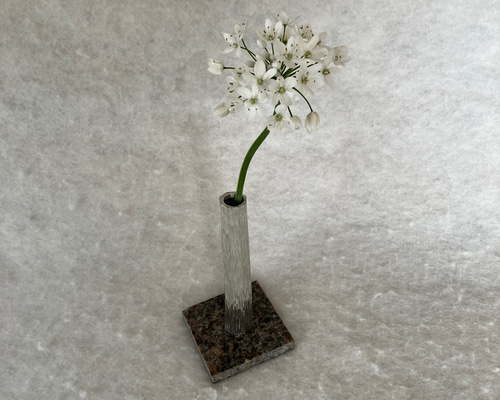 錫製 一輪挿し 捻り八角柱 彫刻刀仕上げ 一輪挿し・花瓶・花器 hakosn