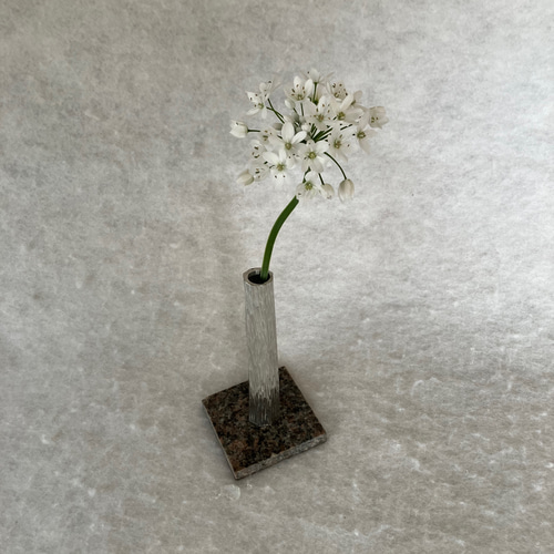 錫製 一輪挿し 捻り八角柱 彫刻刀仕上げ 一輪挿し・花瓶・花器 hakosn