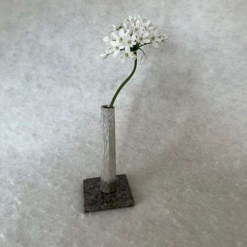 錫製 一輪挿し 捻り八角柱 彫刻刀仕上げ 一輪挿し・花瓶・花器 hakosn