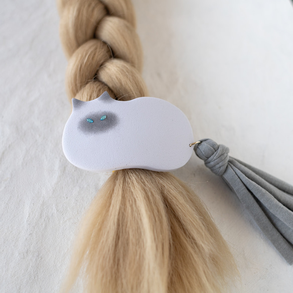 【瞳が選べる】猫のバレッタ /  グレー 4枚目の画像