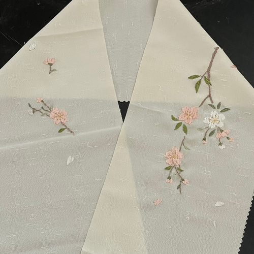 美容衿　ホワイト 刺繍 半襟 半襟 刺繍 白 花刺繍 半衿 はんえり 洗える 白半衿 おまかせ