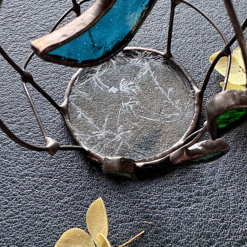 草原を駆け回るユニコーン ヴィンテージ ステンドグラス 城と自然と鳥