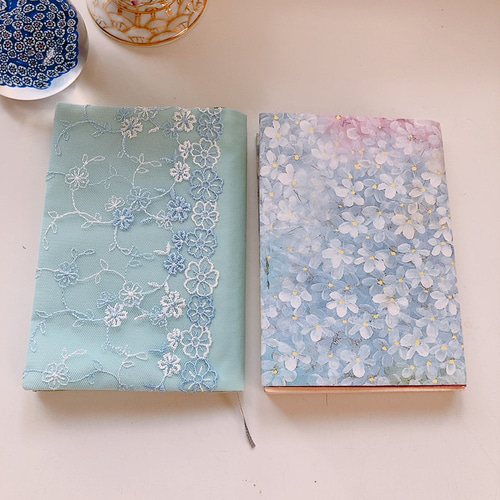 文庫本用】ミントグリーン地に水色お花のレース刺繍付 ブックカバー